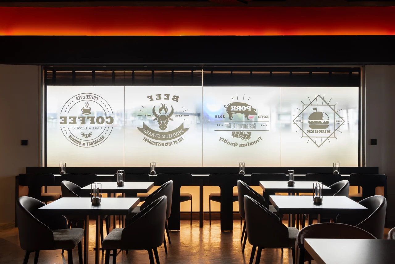 E@T restaurant: Window seating