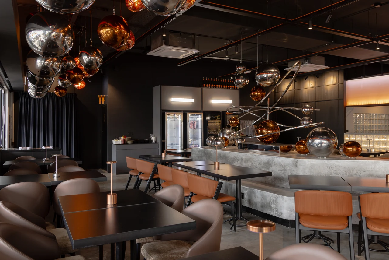 E@T restaurant: The central island