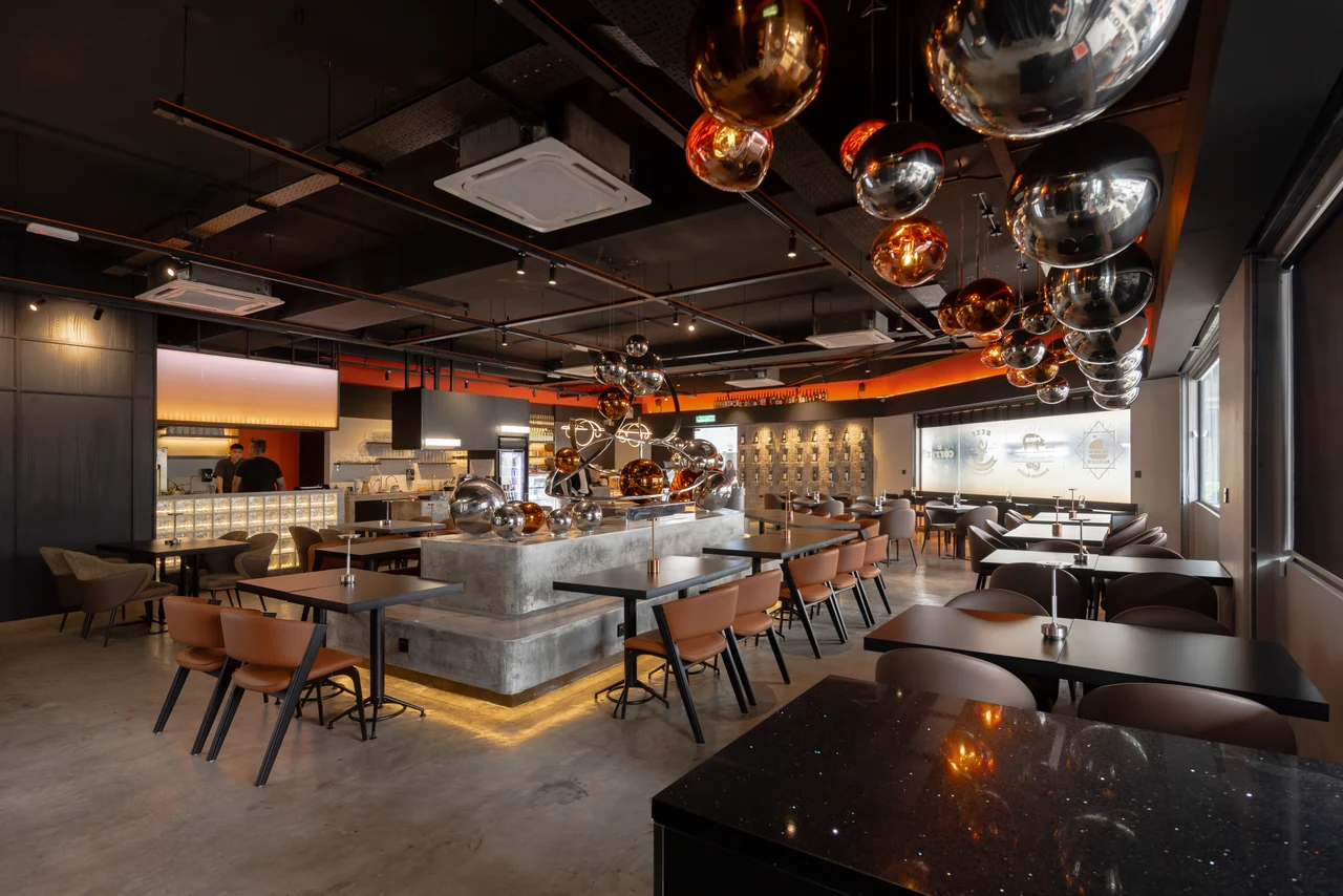 E@T restaurant: Bar & dining